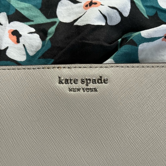 Kate Spade slim wallet - Picture 2 of 6